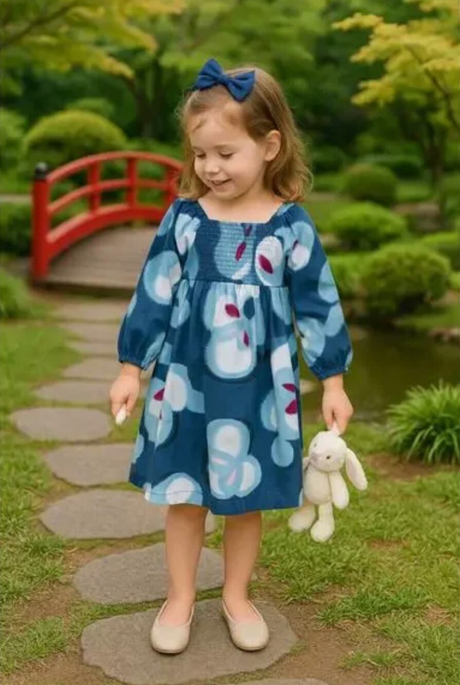 Tea Collection Chiyoku Smocked Dress Long Sleeve Girls size 5 5T Blue Floral